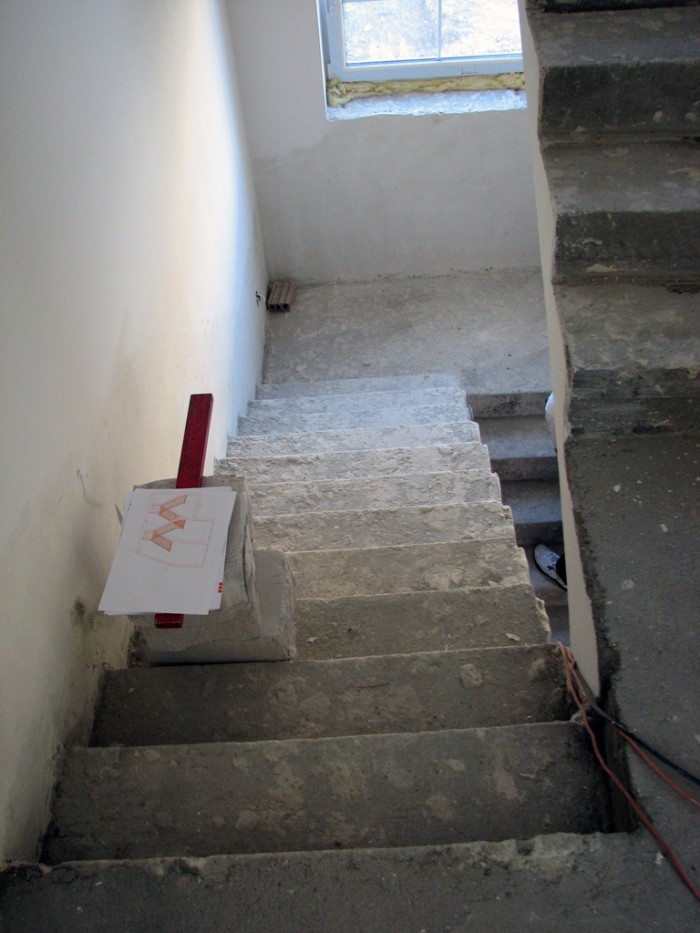 schody betonowe przed obłożeniem drewnem 3